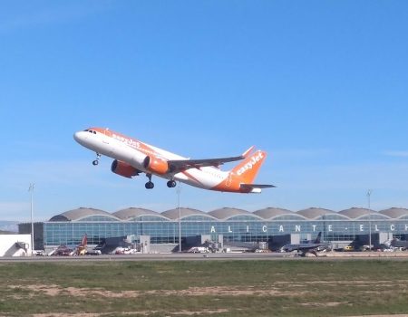 Alicante Elche Airport EasyJet