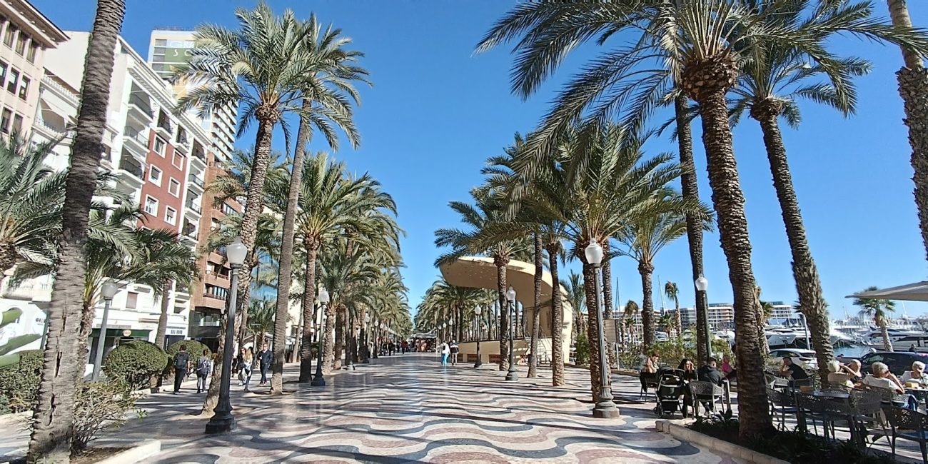 Two injured in a stabbing on the Esplanade in Alicante